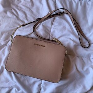 Michael Kors Jet Set Saffiano crossbody bag 🥥
